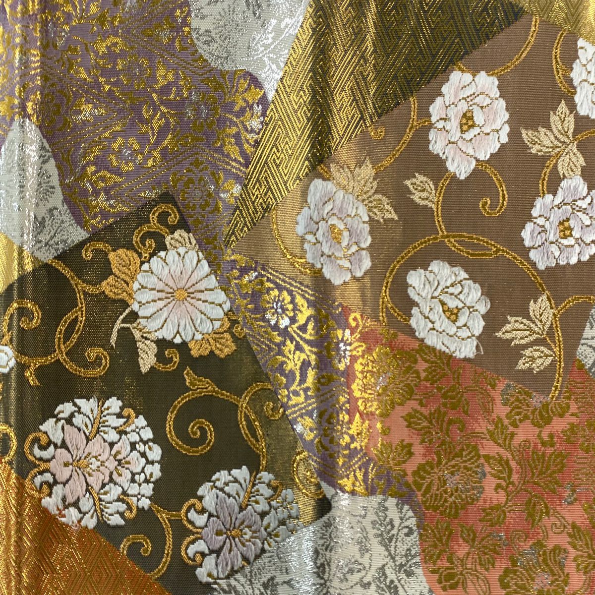 【美品】 袋帶 秀品級 關西仕立 花唐草紋 色紙 刺繡 金金箔 奶油 六通 純蠶絲