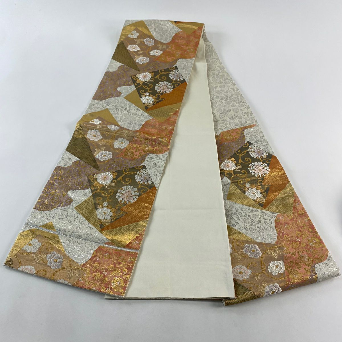 【美品】 袋帶 秀品級 關西仕立 花唐草紋 色紙 刺繡 金金箔 奶油 六通 純蠶絲