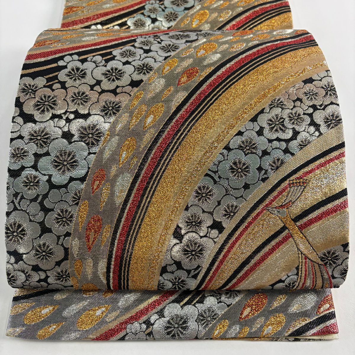 【美品】 袋帶 秀品級 振袖禮服禮服用 鳥 梅花 金金箔 金銀彩 黑色 大鼓圖案 純蠶絲