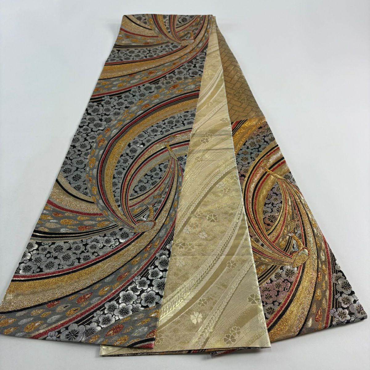 【美品】 袋帶 秀品級 振袖禮服禮服用 鳥 梅花 金金箔 金銀彩 黑色 大鼓圖案 純蠶絲