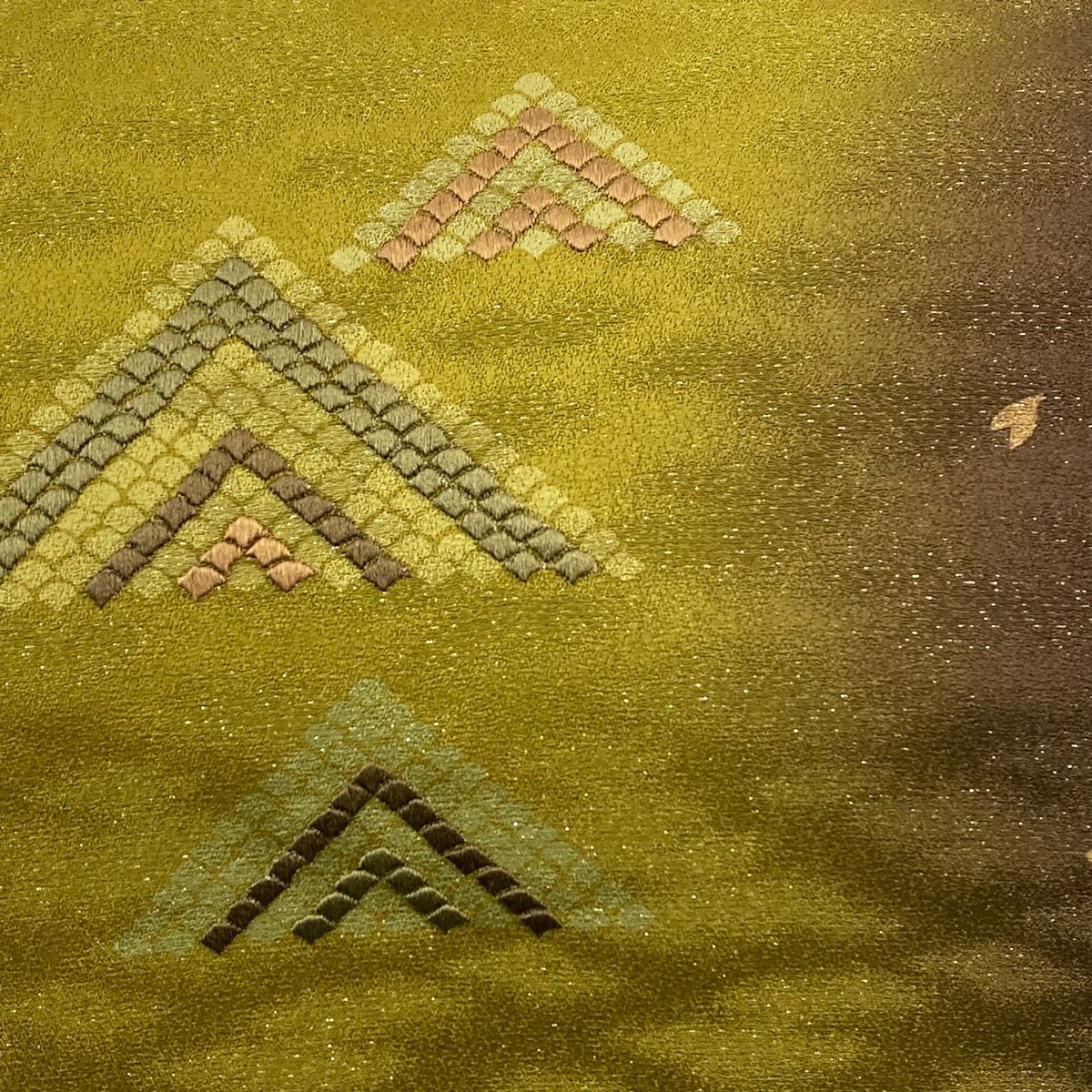 袋帶 秀品級 櫻花花瓣 幾何圖案 銀線 刺繡 鶯色 大鼓圖案 純蠶絲