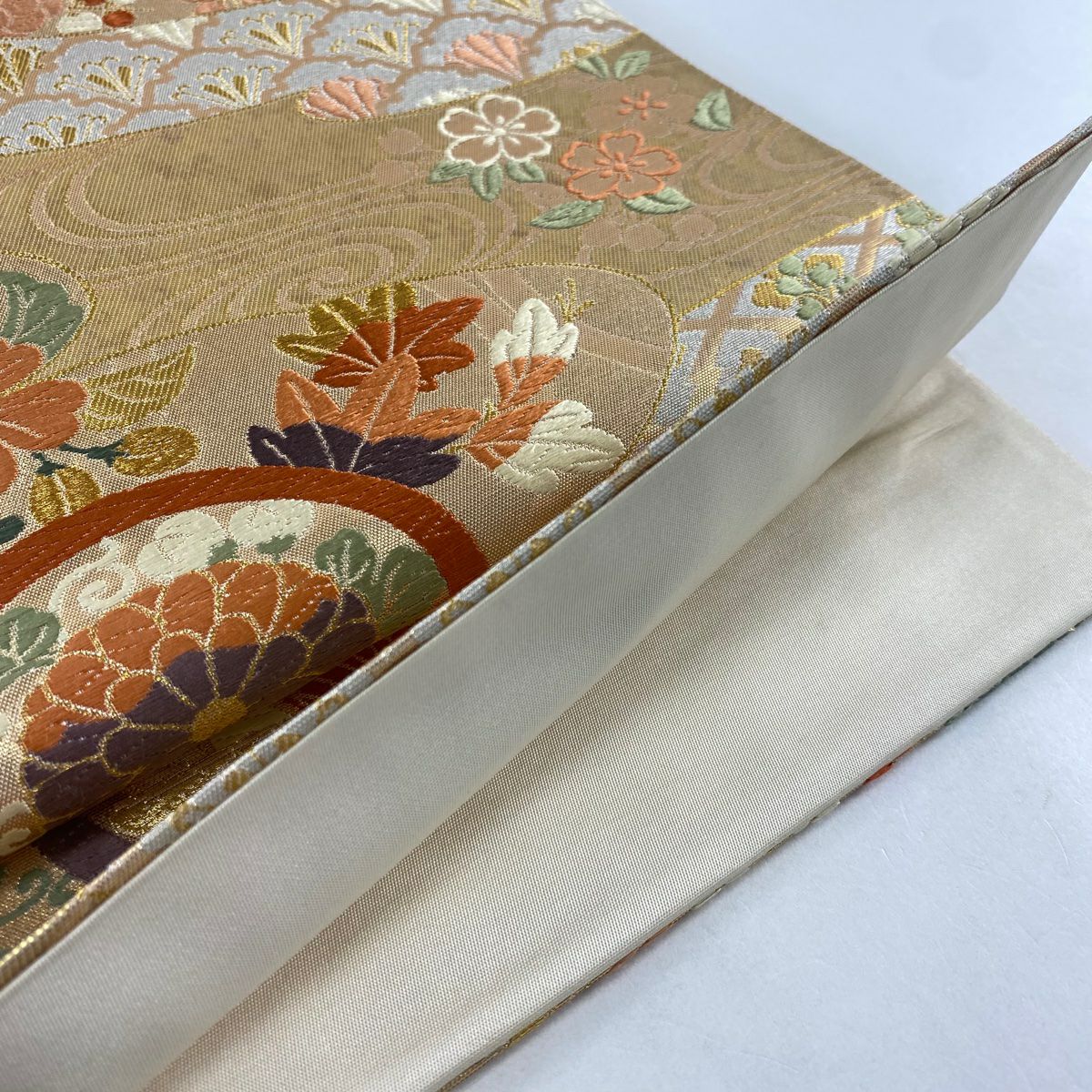 【美品】 袋帶 秀品級 蝶 菊花 金絲 唐織 金色 六通 純蠶絲