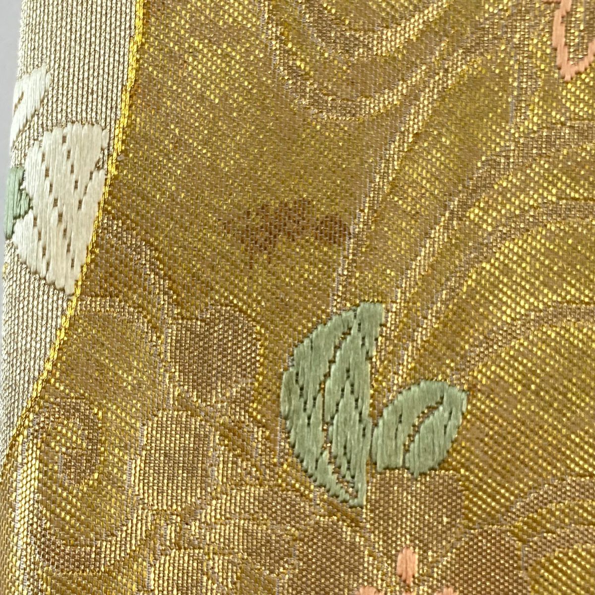【美品】 袋帶 秀品級 蝶 菊花 金絲 唐織 金色 六通 純蠶絲