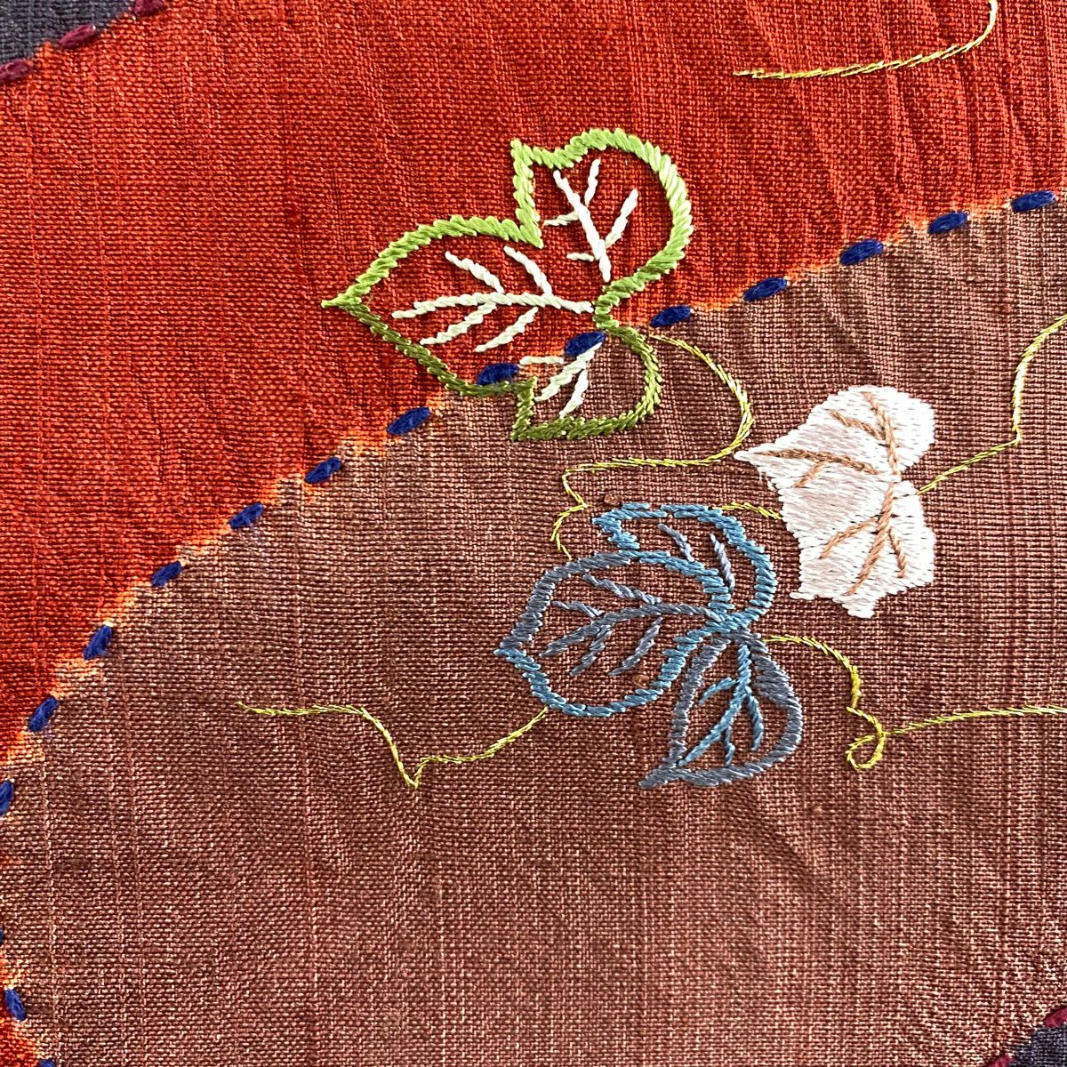 【美品】 名古屋帶 優品級 紬織織 葉紋 幾何學 絞染 刺繡 小豆 純蠶絲
