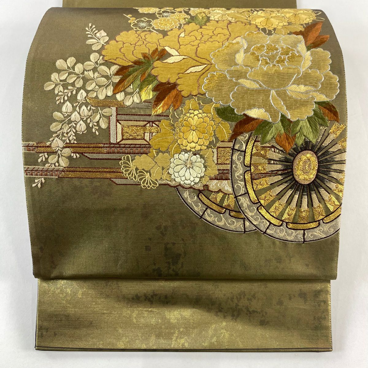 【美品】 袋帶 秀品級 關西仕立 花車 牡丹 金金箔 刺繡 金茶 大鼓圖案 純蠶絲
