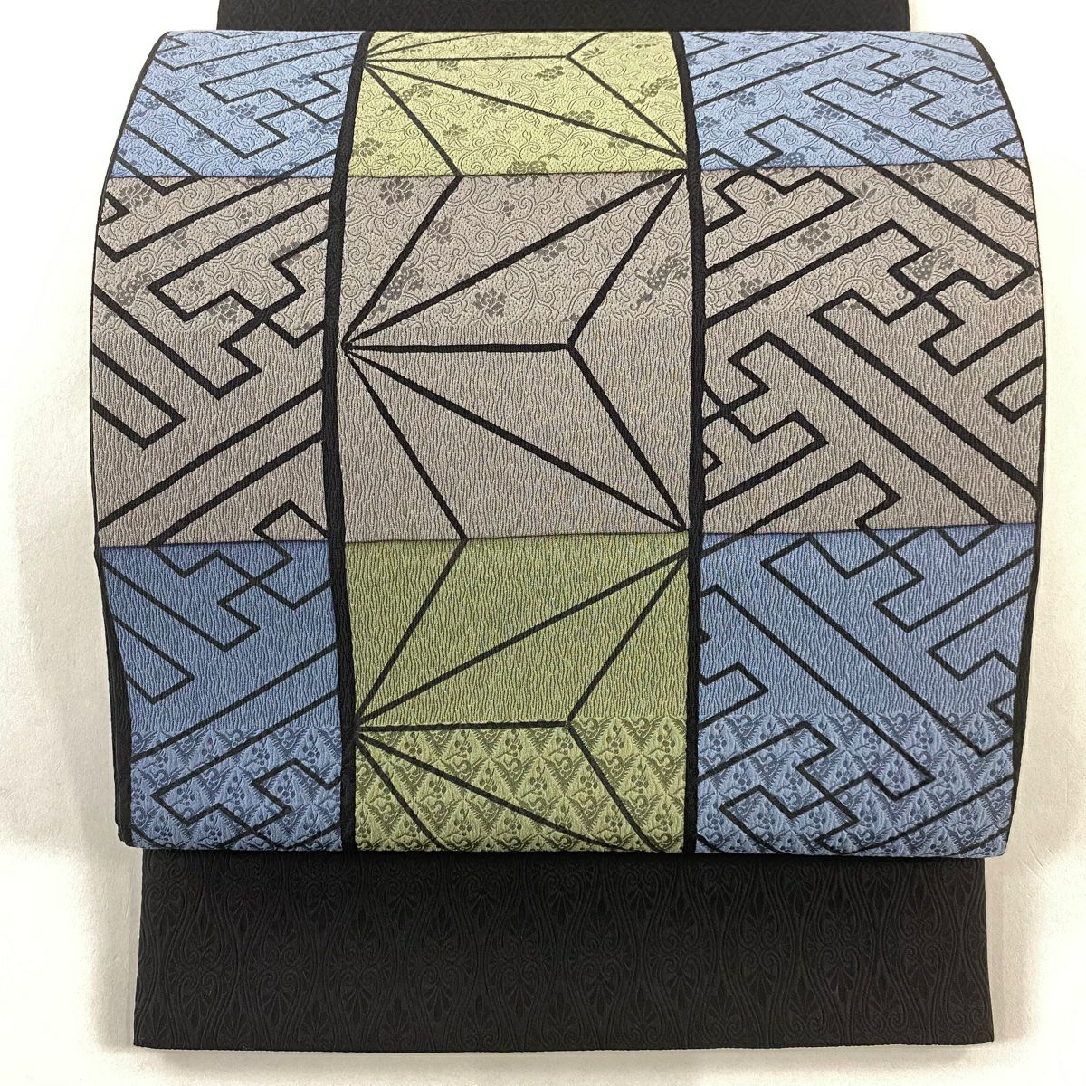 【美品】 袋帶 秀品級 紗綾形 花唐草紋 黑 お太鼓圖案 純蠶絲
