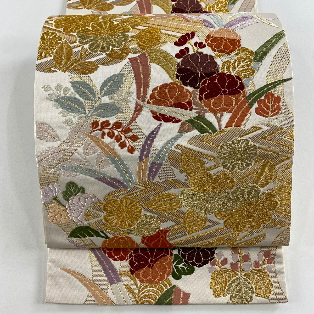 【美品】 袋帶 秀品級 草花紋紋 金糸刺繡 奶油色 六通 純蠶絲