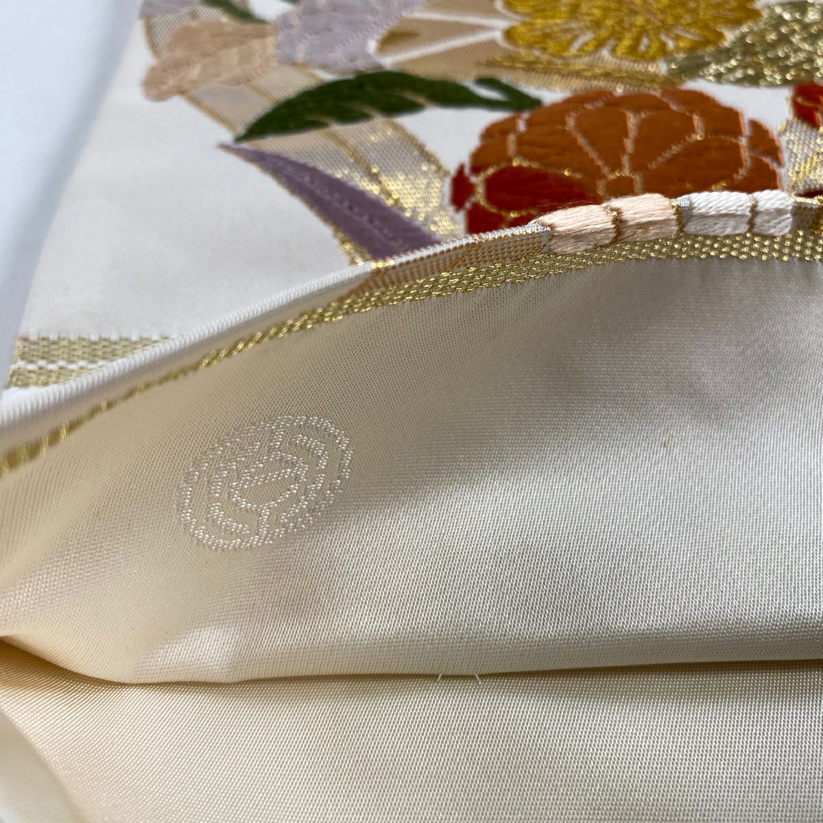 【美品】 袋帶 秀品級 草花紋紋 金糸刺繡 奶油色 六通 純蠶絲