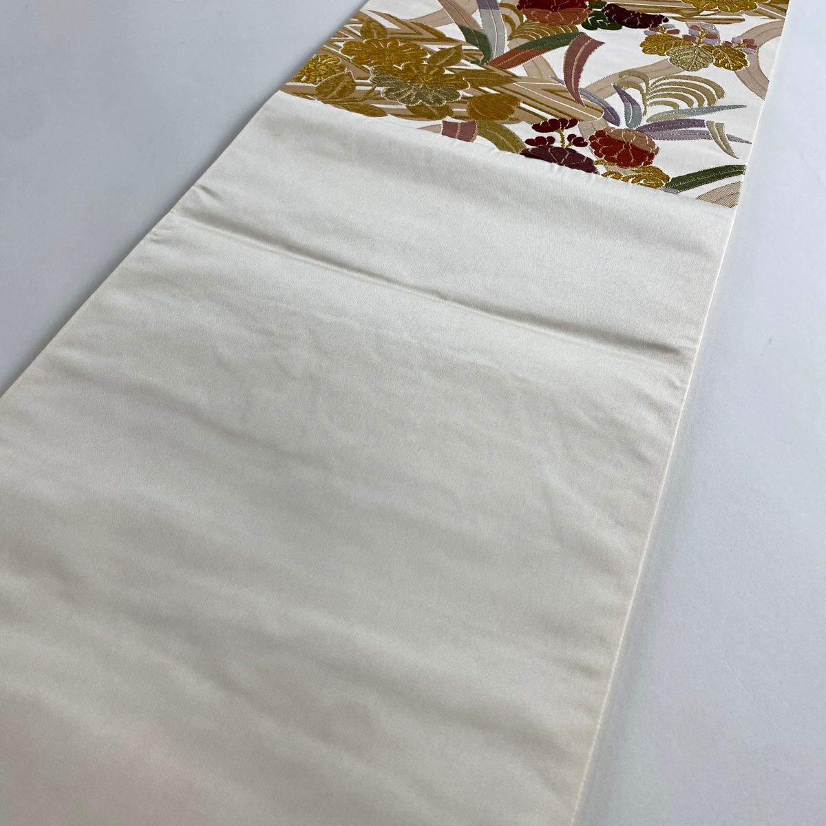 【美品】 袋帶 秀品級 草花紋紋 金糸刺繡 奶油色 六通 純蠶絲