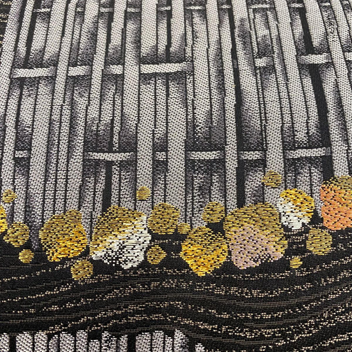 【美品】 袋帶 秀品級 泥染 垣根 よろけ縞 金金箔 黑 六通 純蠶絲