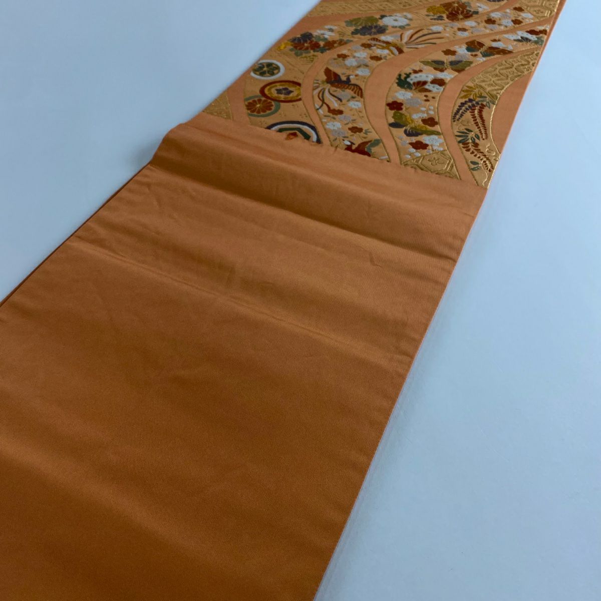【美品】 袋帶 秀品級 渡文 落款あり 關西仕立 花鳥 蝶 刺繡 金線 橙色 六通 純蠶絲