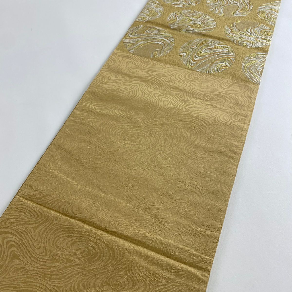 【美品】 袋帶 秀品級 清映粋薫風 圓文 幾何學圖案 金絲 金金箔 淺茶 六通 純蠶絲