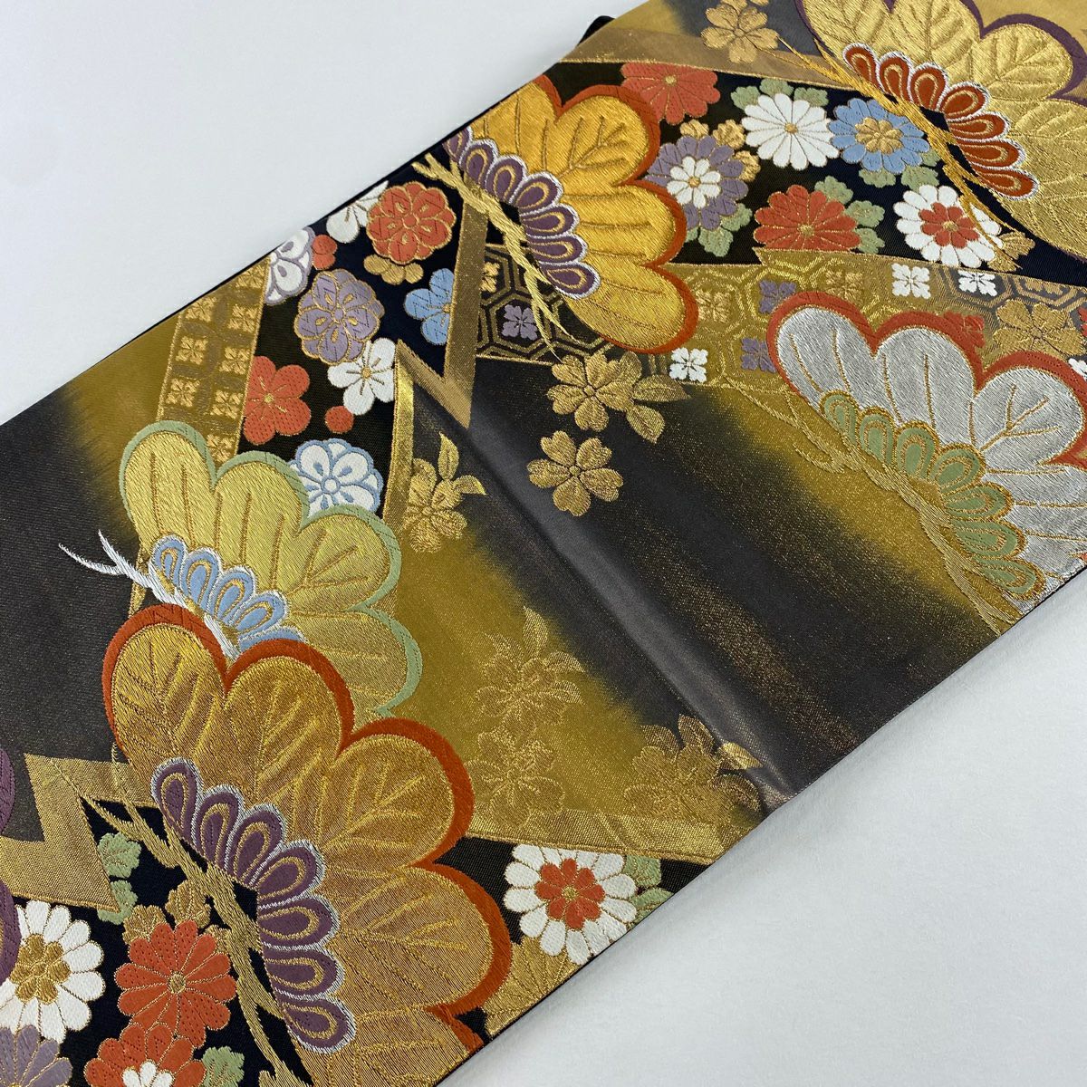 袋帶 秀品級 古典錦 笠松樹 菊花 刺繡 金銀彩 灰色 六通 純蠶絲