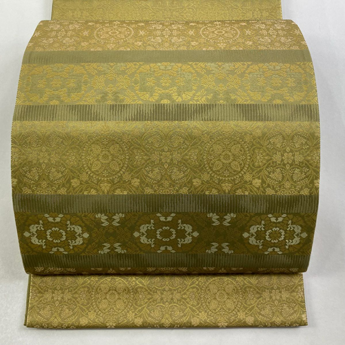 【美品】 袋帶 名品級 金金箔屋清兵衛 有落款 西陣織 草花紋紋 段縞圖案 金金箔 鶯色 大鼓圖案 純蠶絲