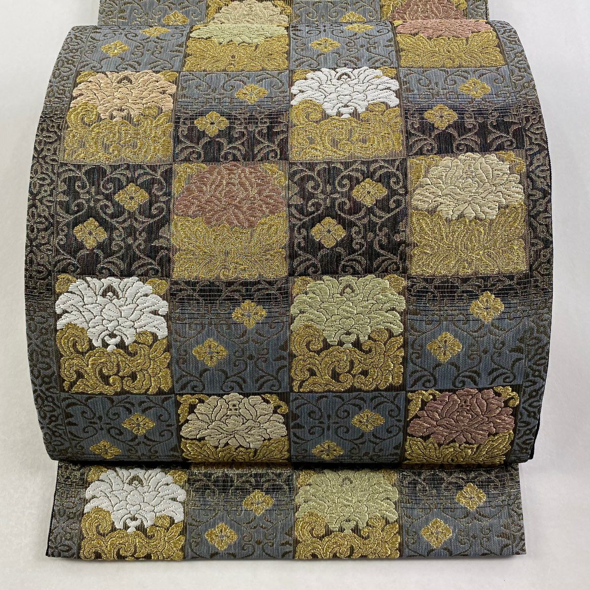 【美品】 袋帶 名品級 草花紋紋 市松樹圖案 金絲 拉麵絲 灰色 六通 純蠶絲