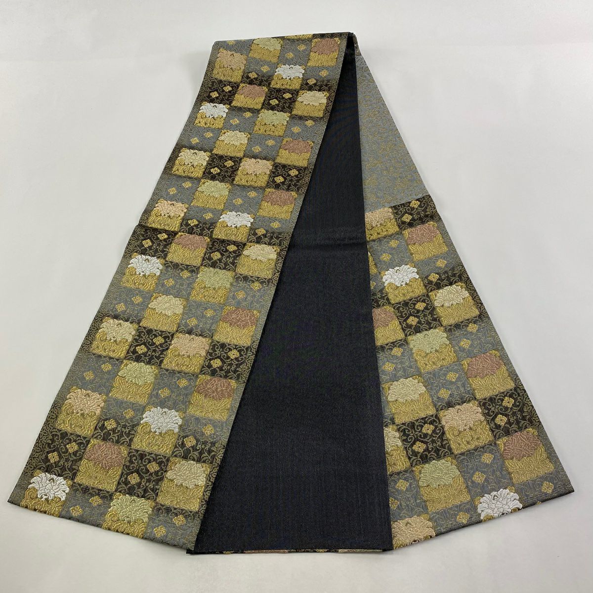 【美品】 袋帶 名品級 草花紋紋 市松樹圖案 金絲 拉麵絲 灰色 六通 純蠶絲