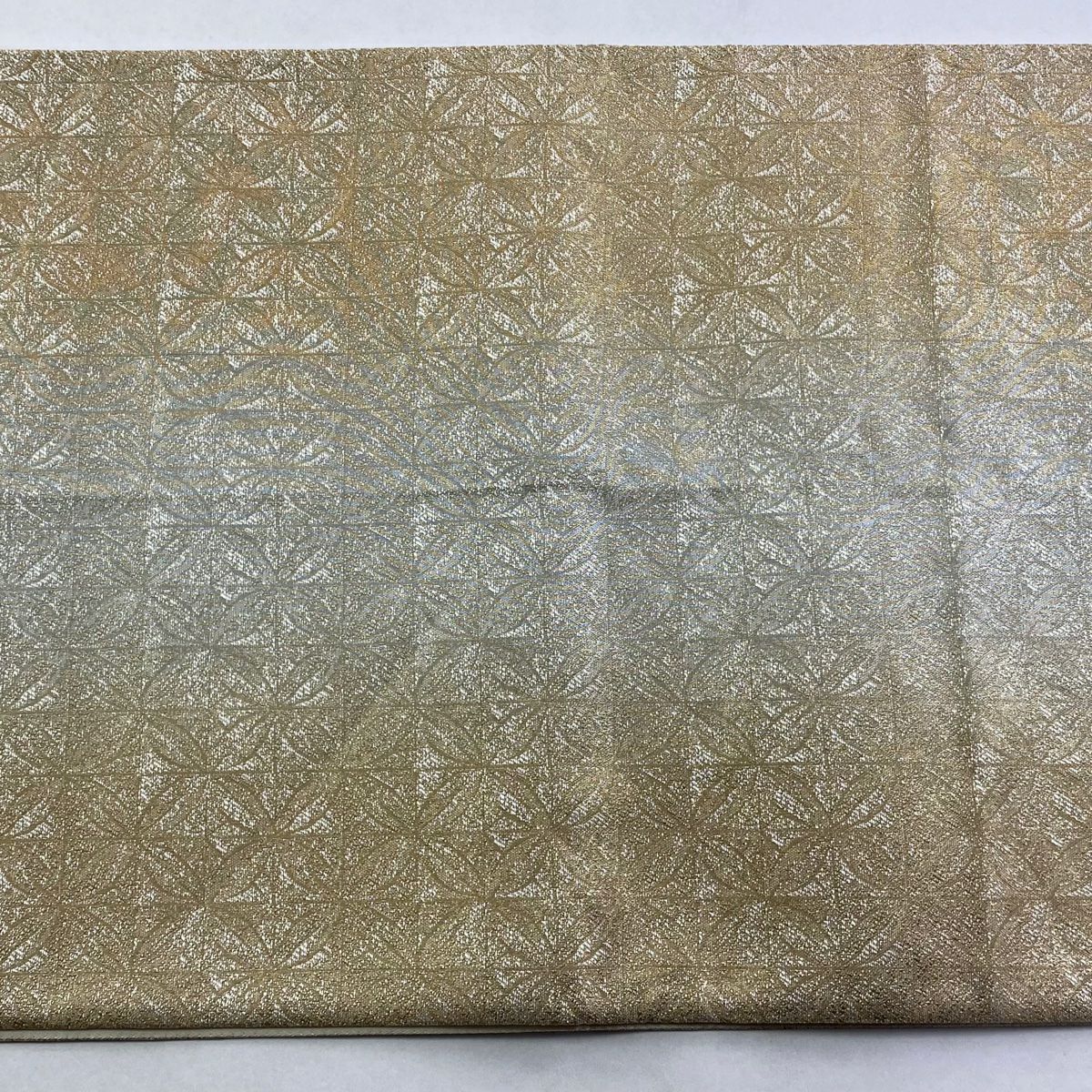 【美品】 袋帶 逸品級 附有落款 大和 草花紋 切嵌 金銀彩 米色 大鼓圖案 純蠶絲