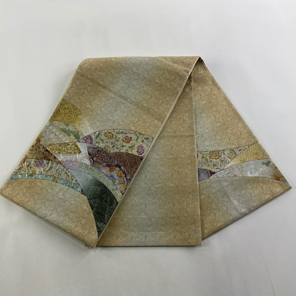 【美品】 袋帶 逸品級 附有落款 大和 草花紋 切嵌 金銀彩 米色 大鼓圖案 純蠶絲