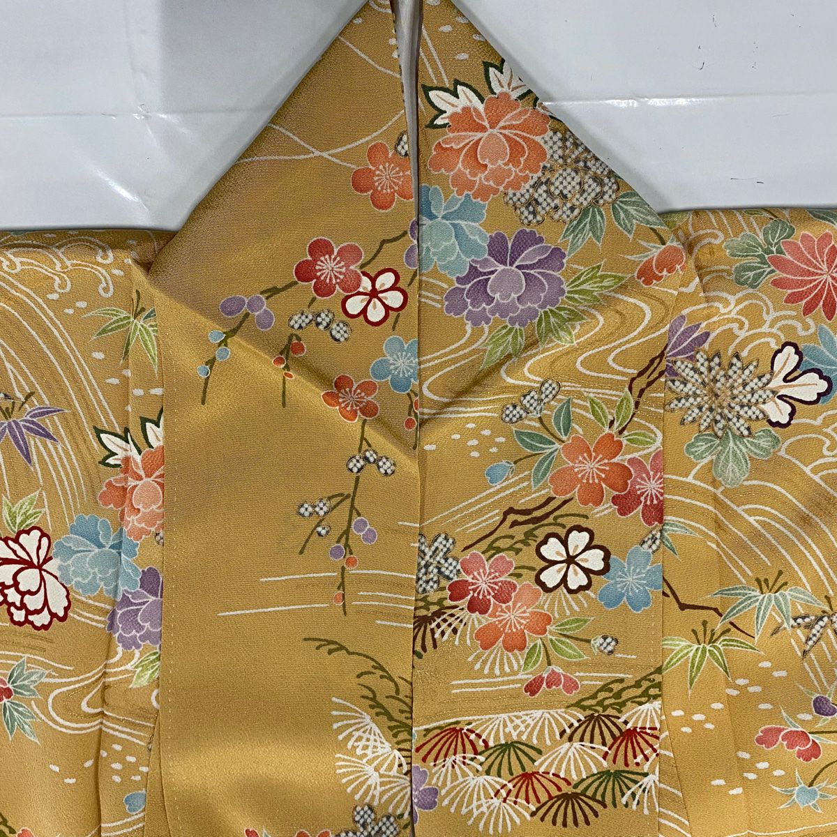 【美品】 小紋 身長161.5cm 袖長65.5cm M 雙層 松樹竹子梅花 草花紋紋 金銀彩 絞染 山吹茶 純蠶絲 秀品級