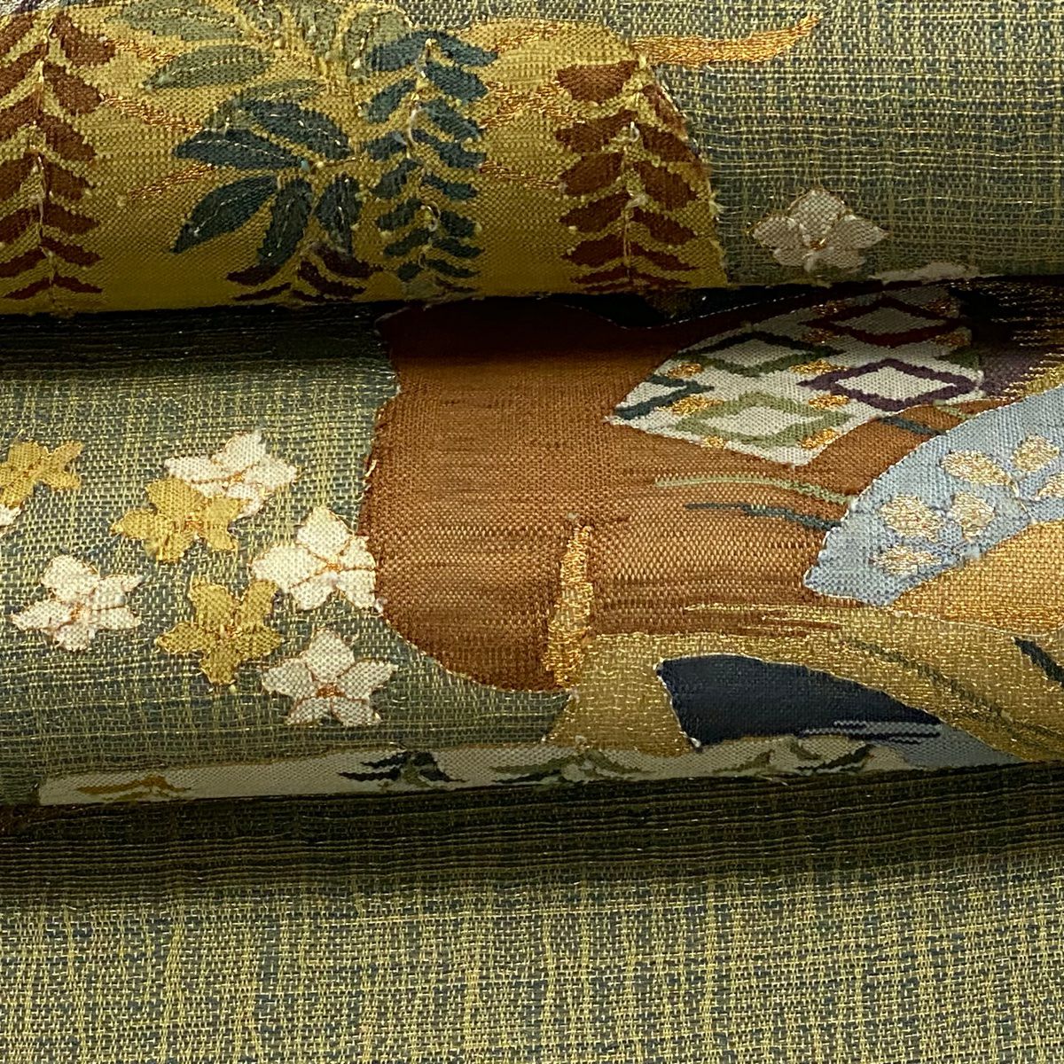 【美品】 袋帶 逸品級 綴織 鈴乃屋 和服 草花紋紋 金銀彩 灰綠色 大鼓圖案 純蠶絲