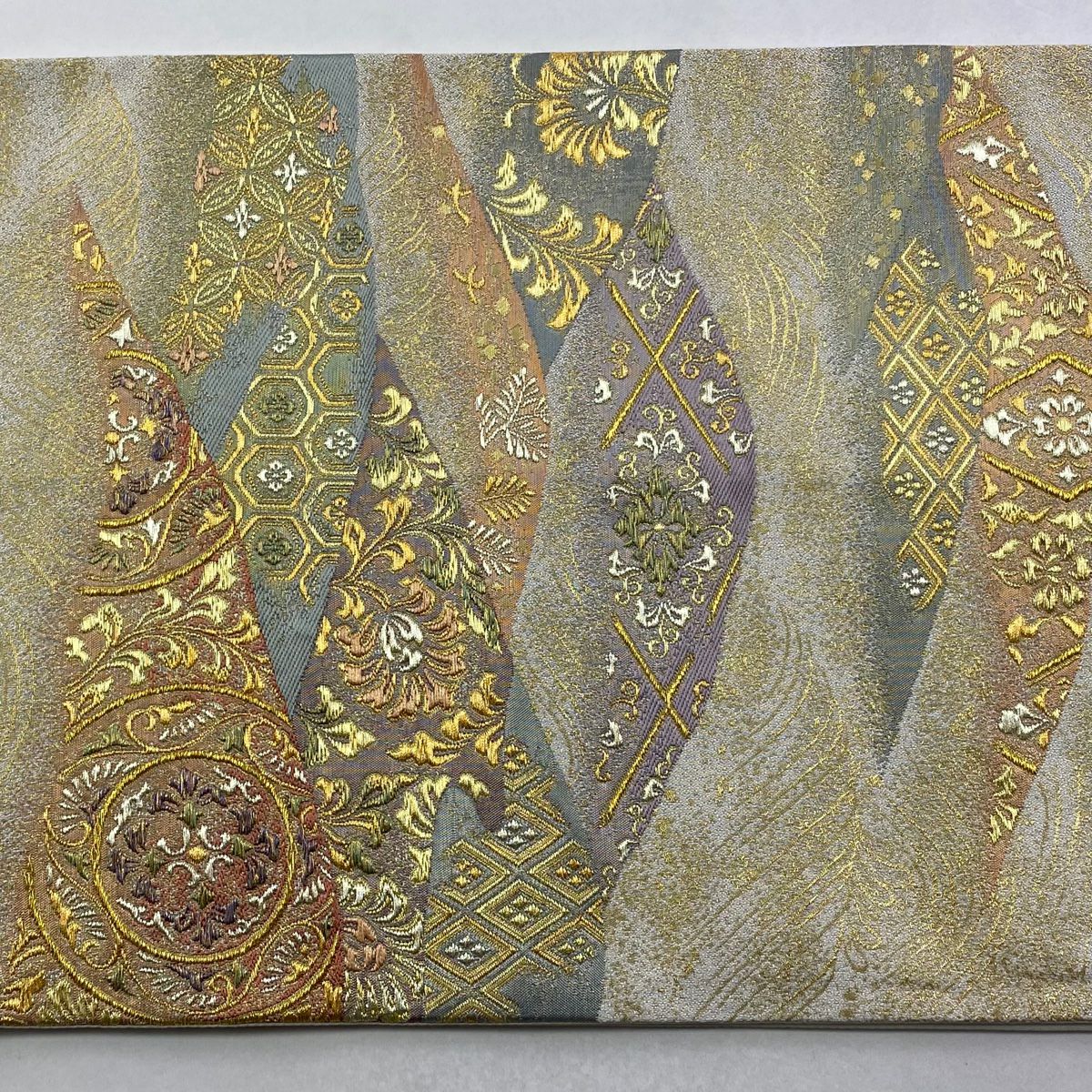 【美品】 袋帶 秀品級 草花紋紋 龜甲 金絲 金金箔 奶油 六通 純蠶絲