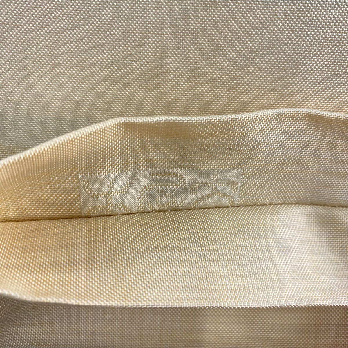 【美品】 袋帶 名品級 木屋太 落款あり 市松樹 よろけ縞 米色 六通 純蠶絲