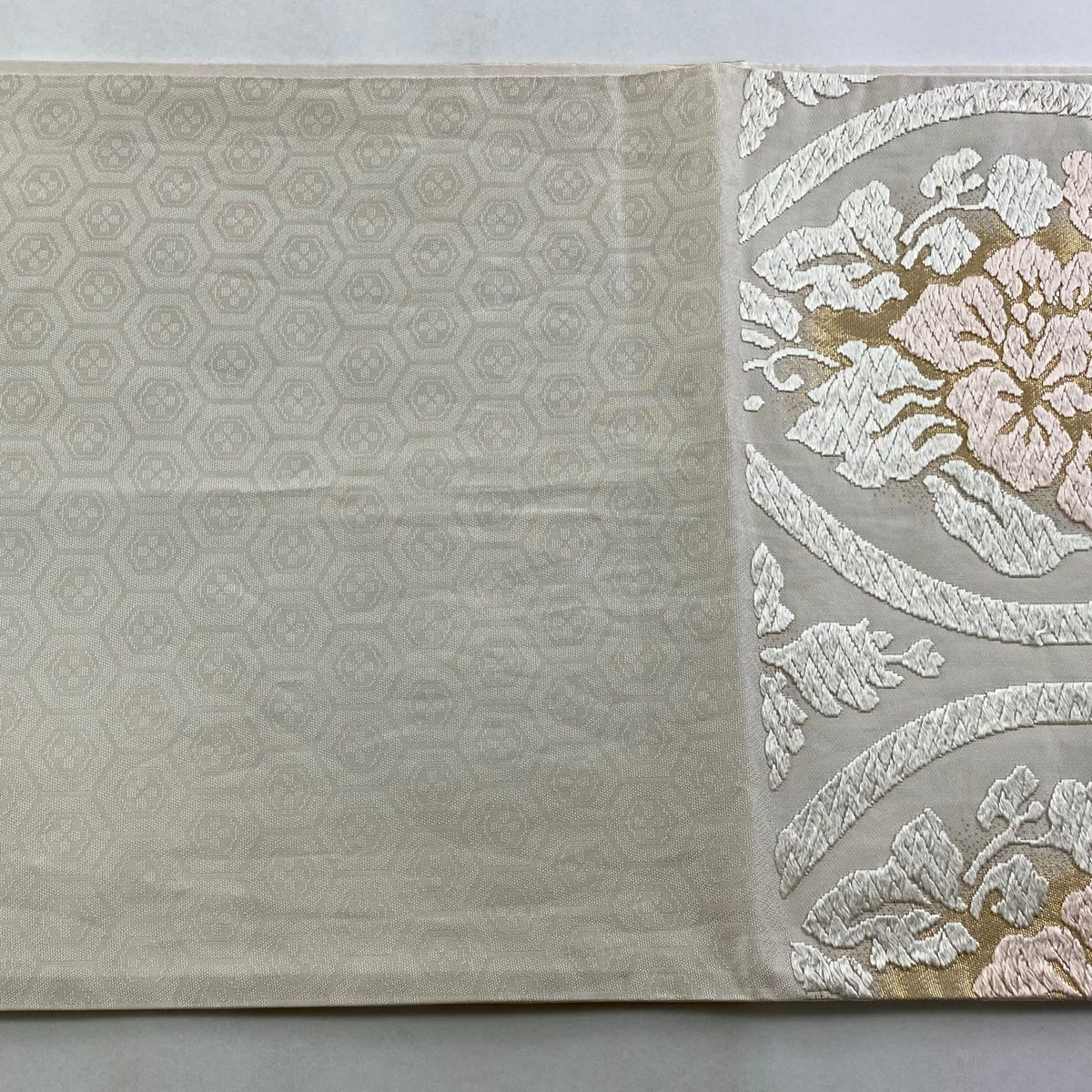 袋帶 名品級 落款 河合康幸謹製 立涌 草花紋 唐織 金金箔 灰白 六通 純蠶絲
