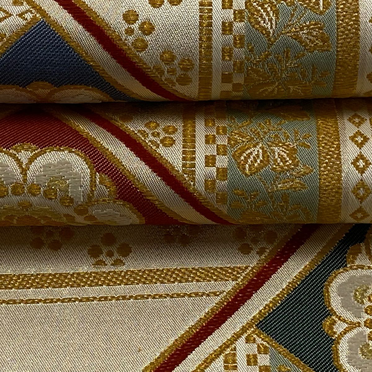 【美品】 袋帶 逸品級 北出與三郎 落款あり 關西仕立 本袋 華紋 草花紋 金絲 金金箔 金色 六通 純蠶絲