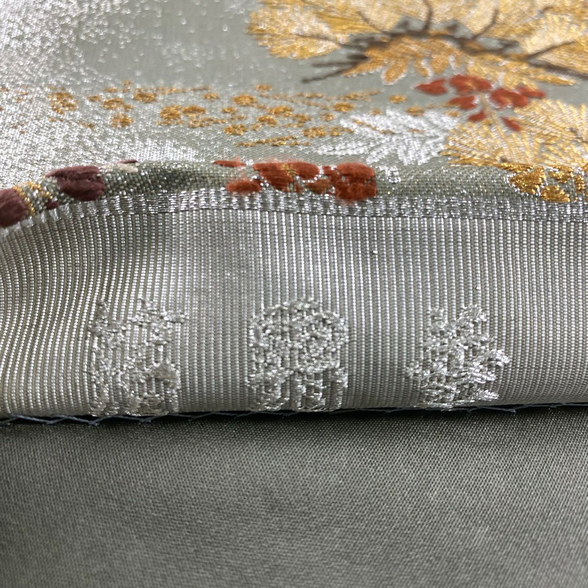 【美品】 袋帶 秀品級 藤 刺繡 金金箔 灰綠 お太鼓圖案 純蠶絲