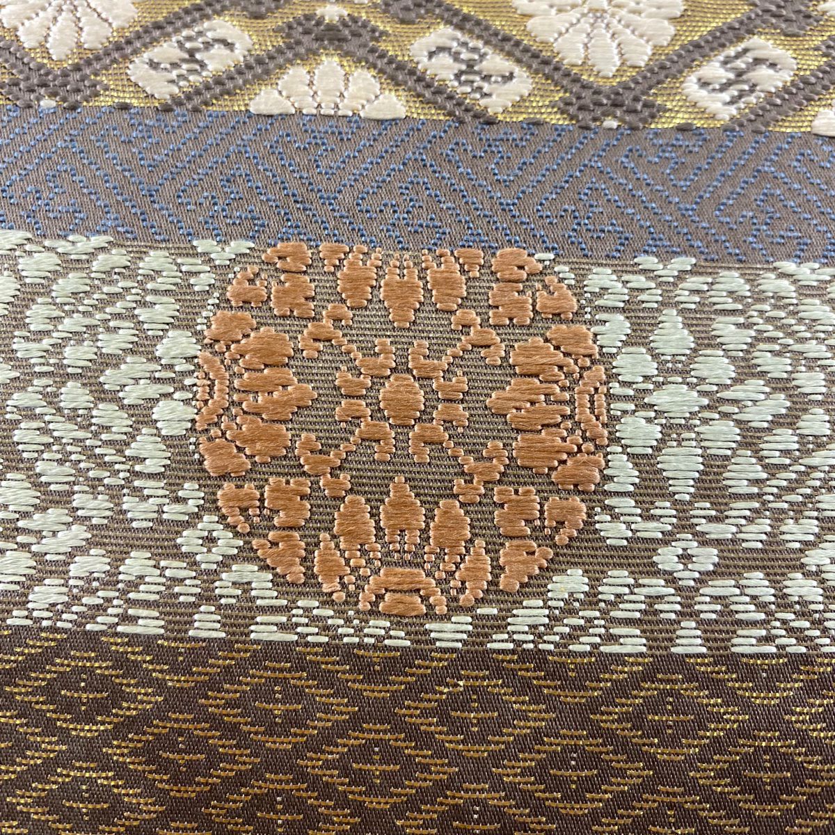 【美品】 袋帶 秀品級 鈴乃屋 向鳥 草花紋刺繡 金金箔 焦茶 六通 純蠶絲