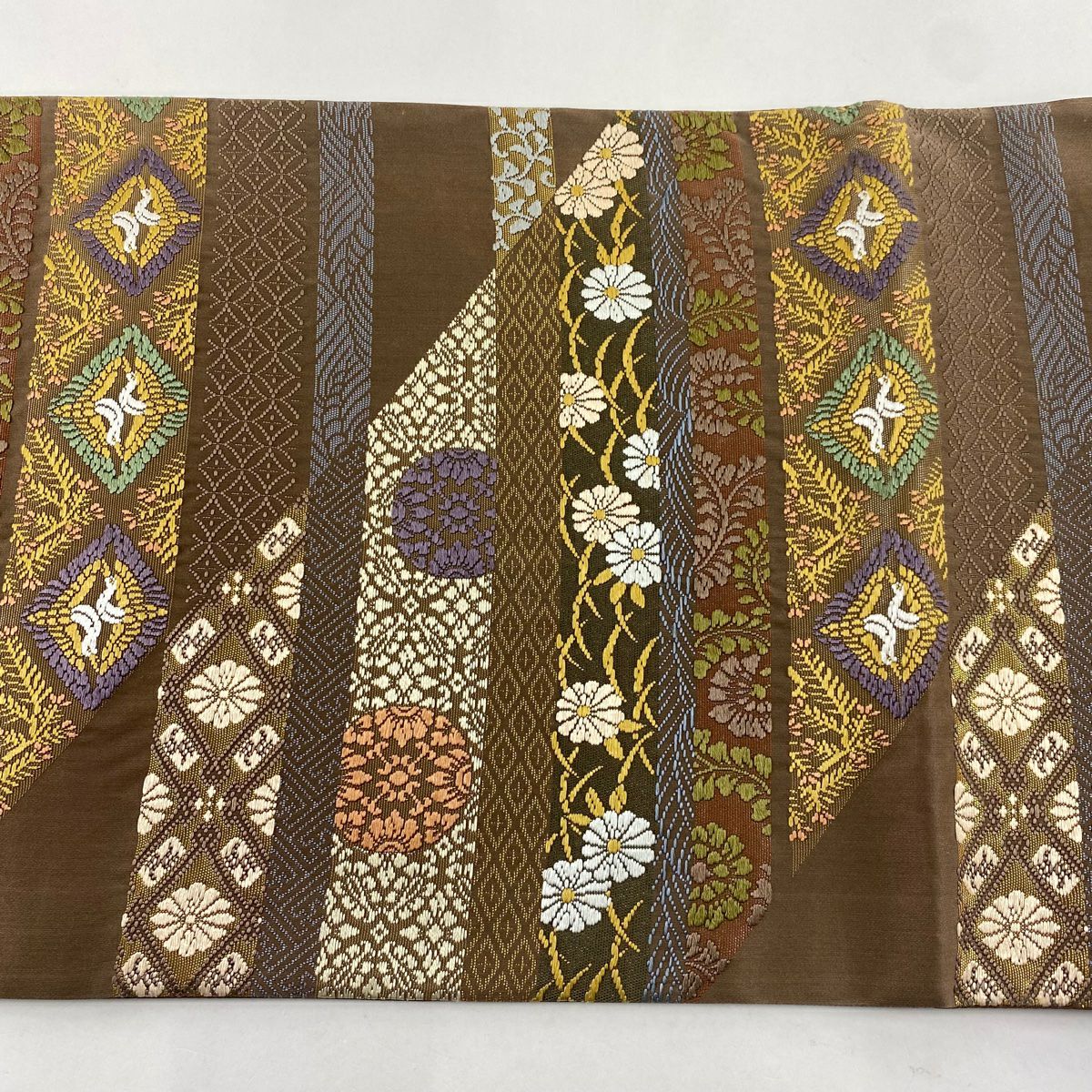 【美品】 袋帶 秀品級 鈴乃屋 向鳥 草花紋刺繡 金金箔 焦茶 六通 純蠶絲