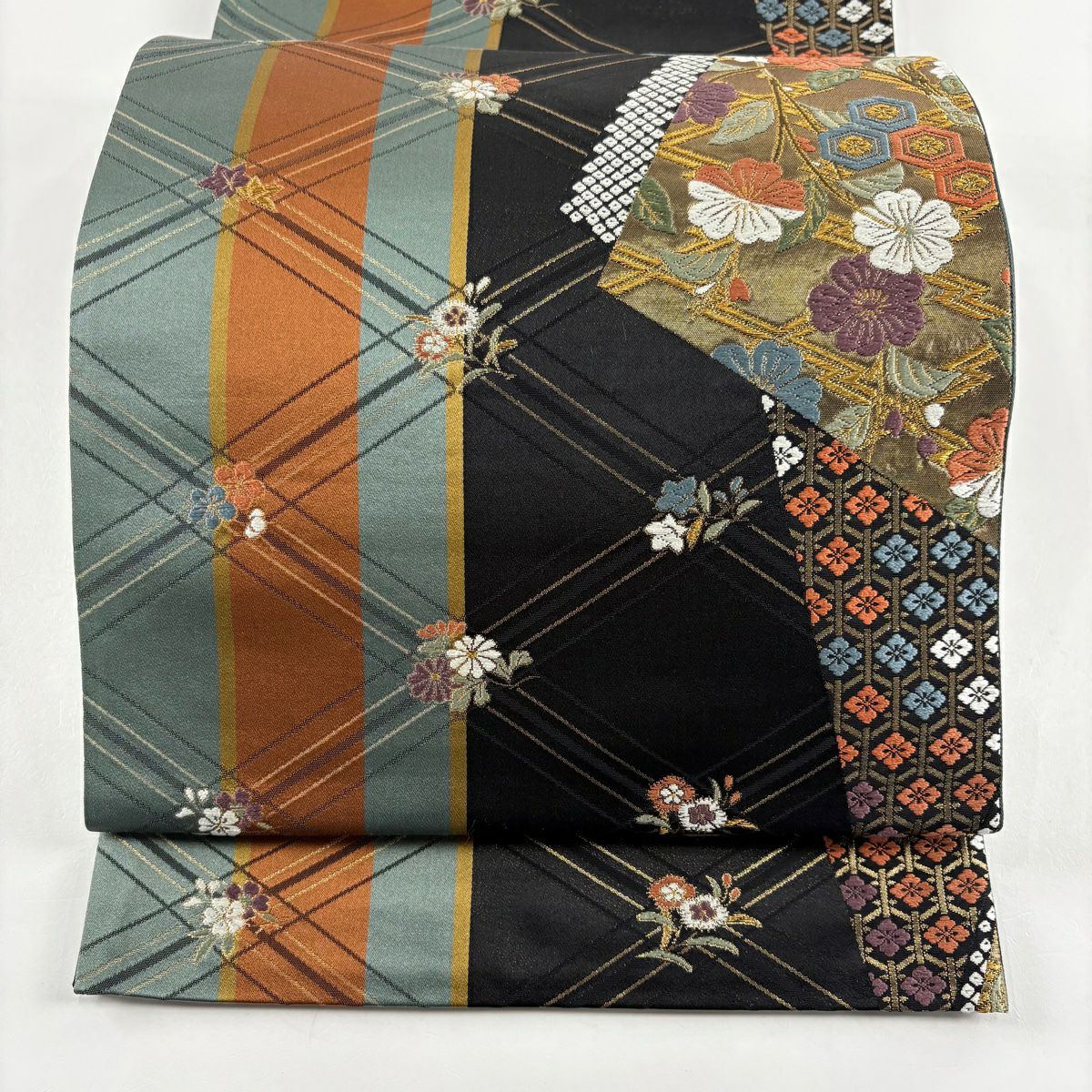 【美品】 袋帶 秀品級 草花紋 斜格 金絲 金金箔 黑 六通 純蠶絲