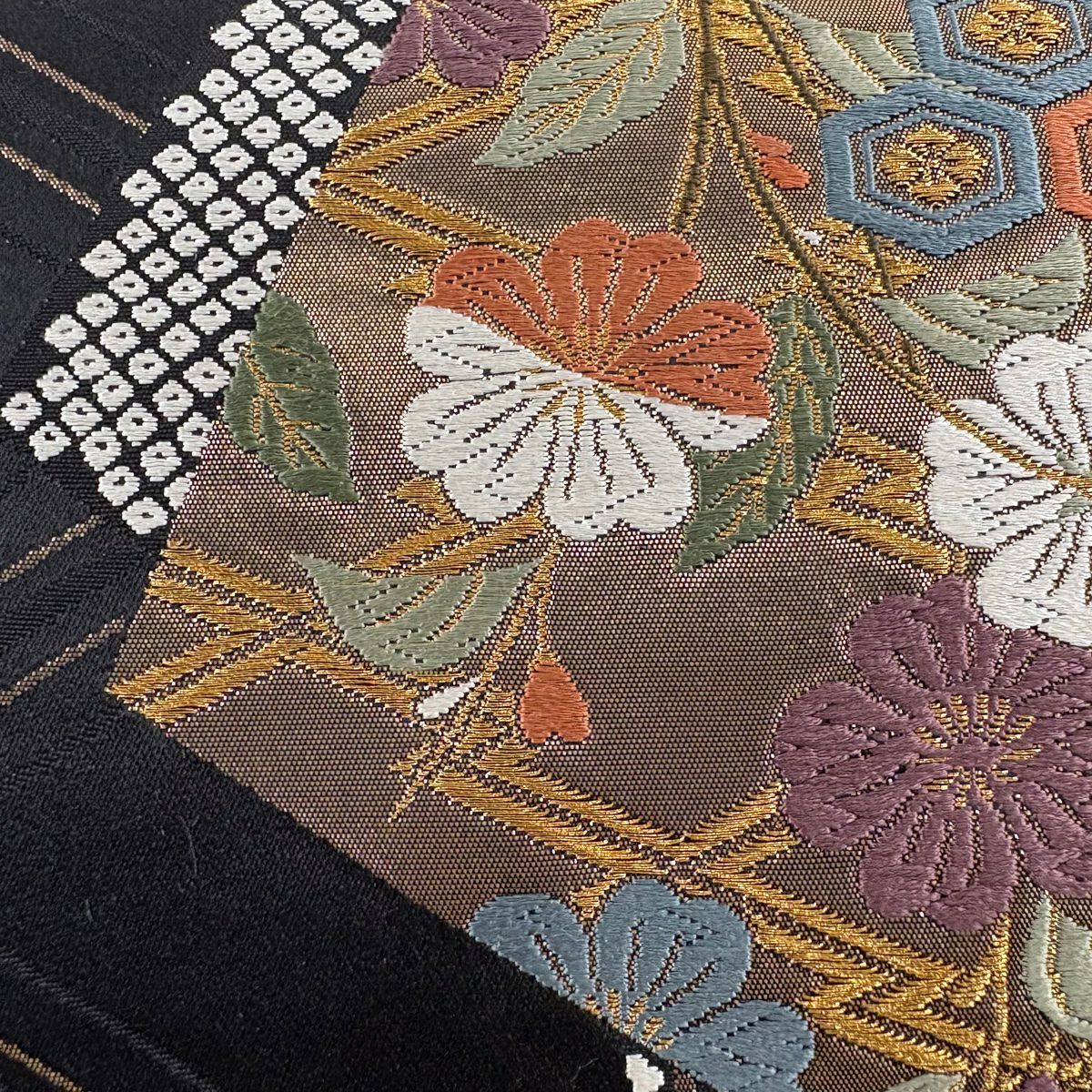 【美品】 袋帶 秀品級 草花紋 斜格 金絲 金金箔 黑 六通 純蠶絲