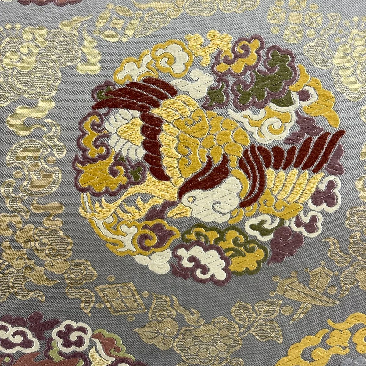 【美品】 袋帶 名品級 能衣唐草紋紋 金金箔 唐織 灰色 六通 純蠶絲