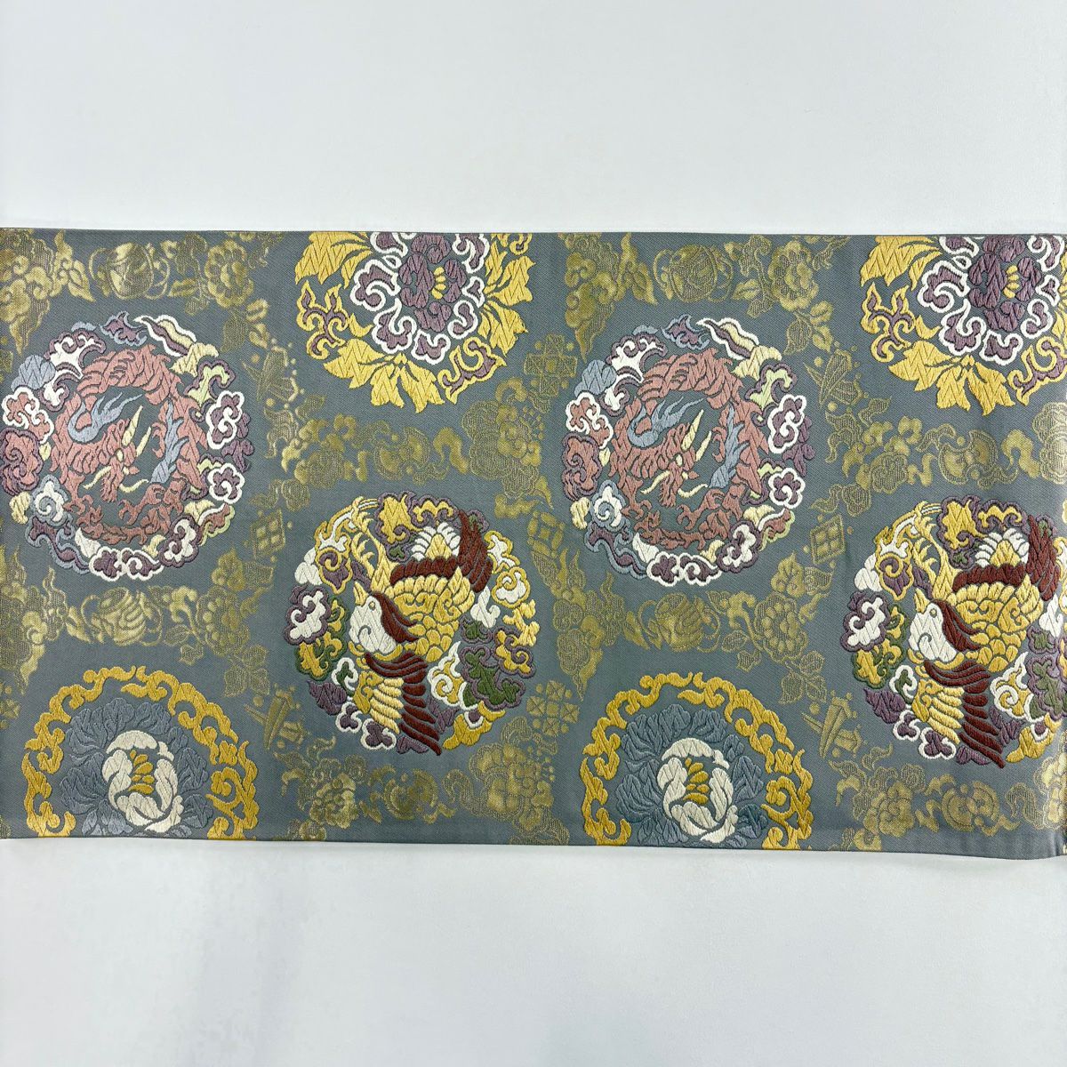 【美品】 袋帶 名品級 能衣唐草紋紋 金金箔 唐織 灰色 六通 純蠶絲