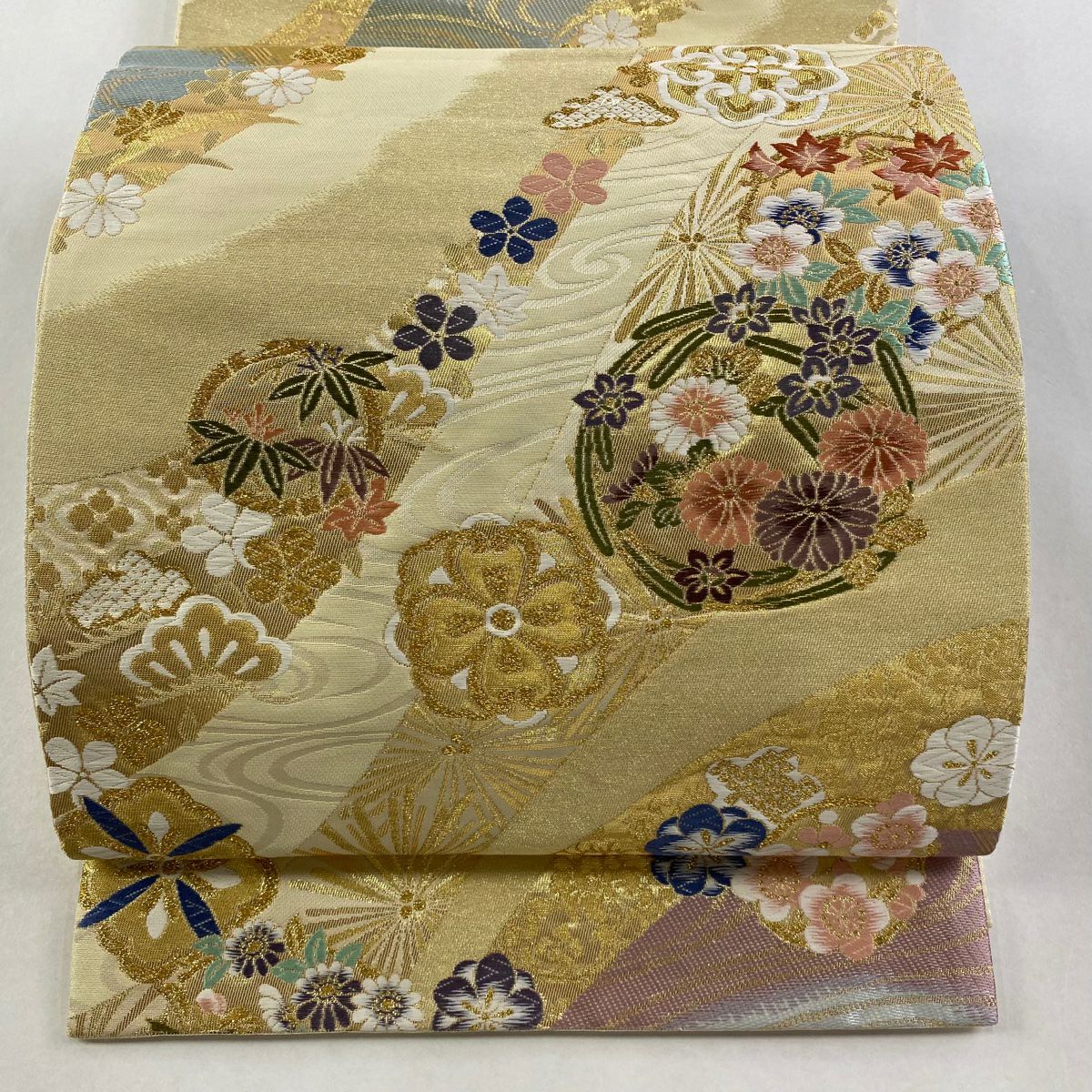 【美品】 袋帶 秀品級 花丸紋 観世水 金金箔 米色 六通 純蠶絲