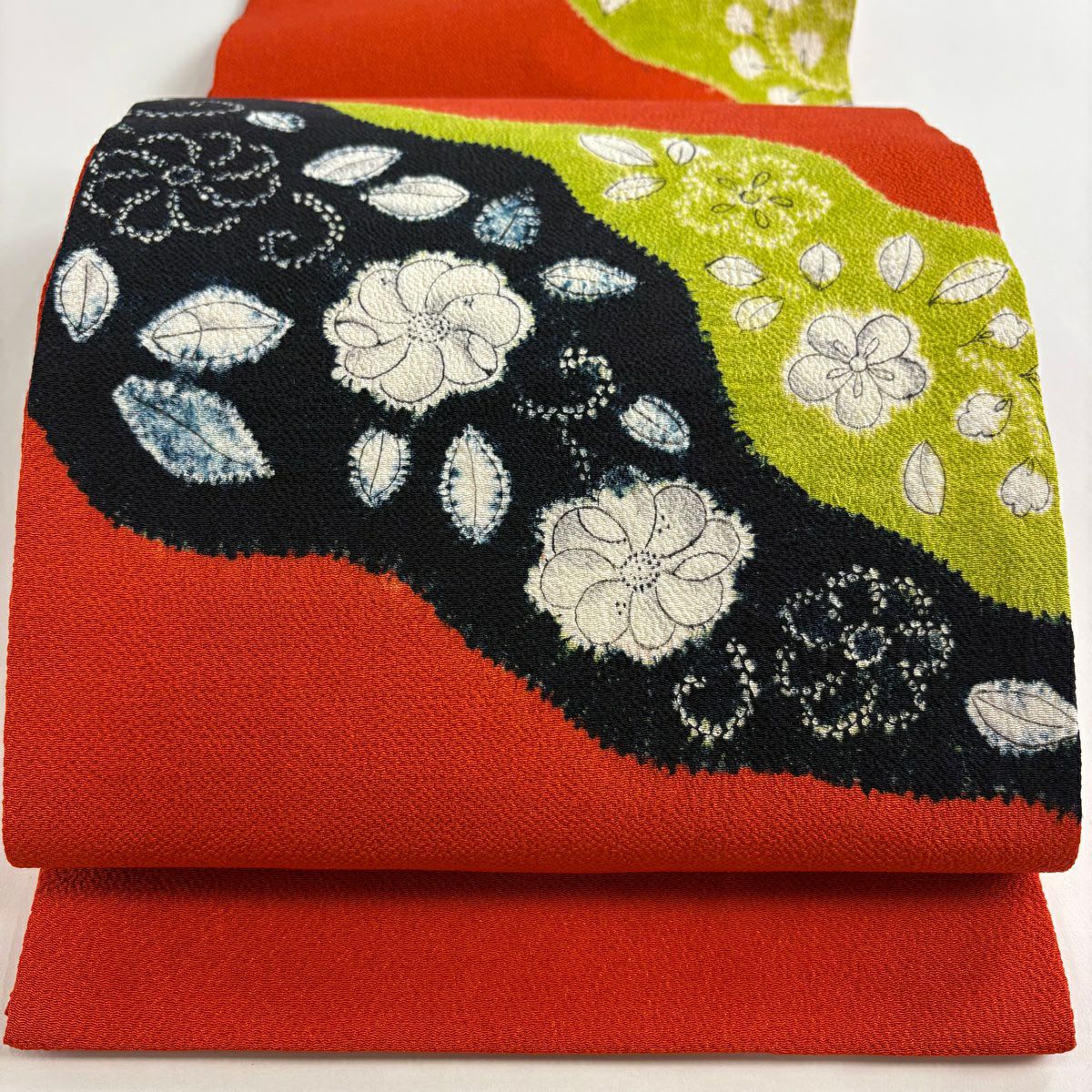 【美品】 開口名古屋帶 優品級 草花紋紋 霞 絞染 縮緬 紅色 純蠶絲