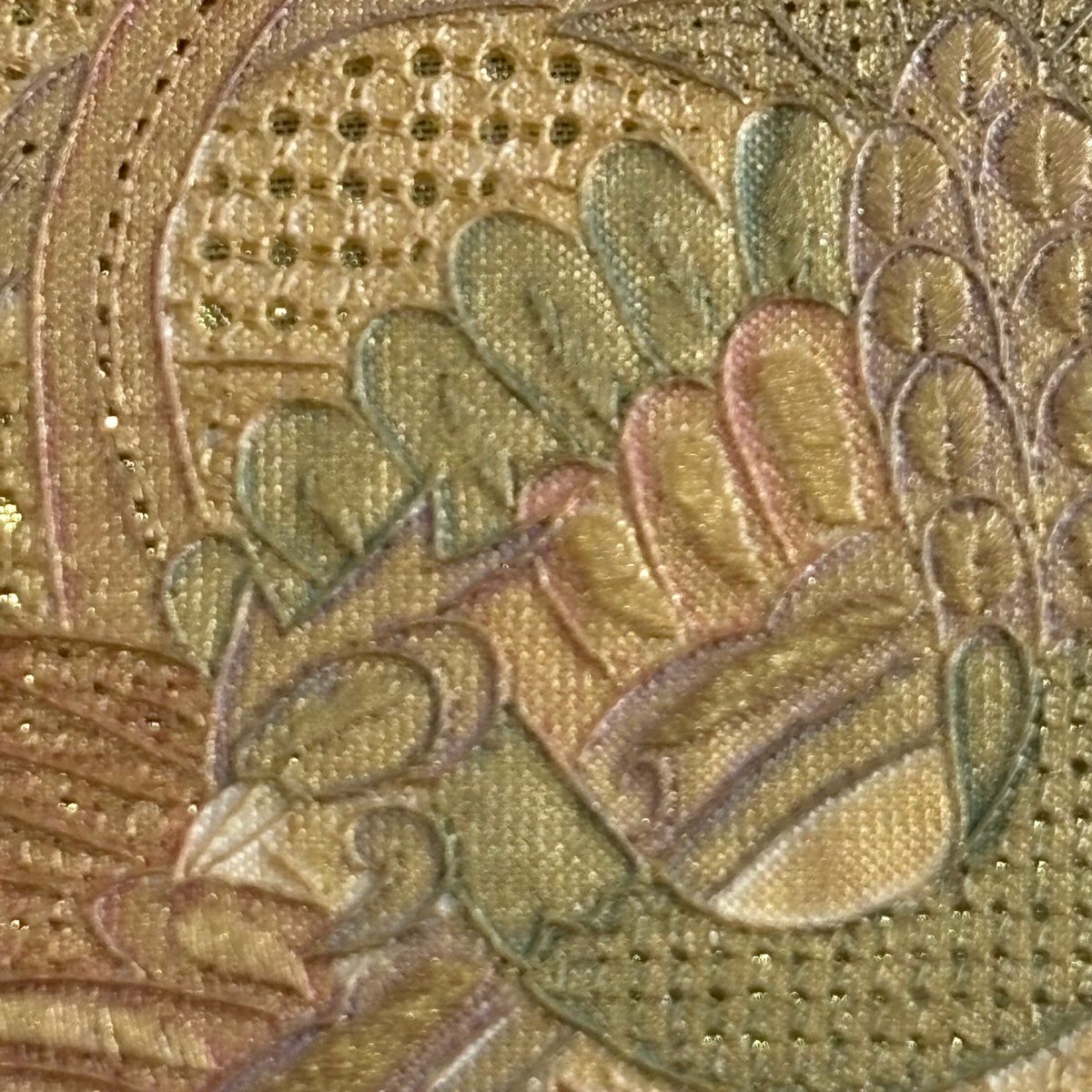 【美品】 袋帶 秀品級 扇子面 鳳凰 刺繡 金彩裝飾 奶油色 お太鼓圖案 純蠶絲