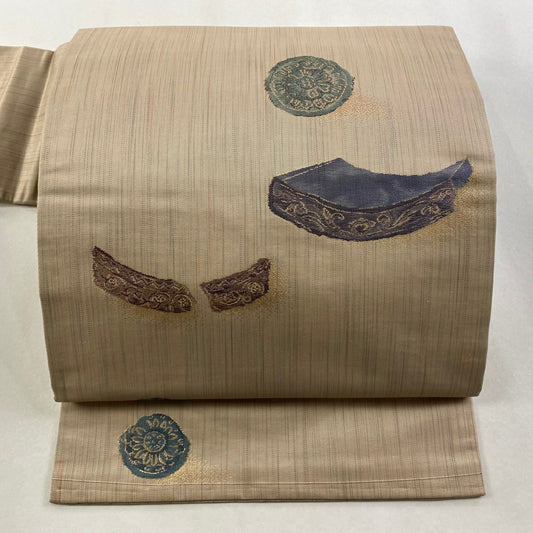 【美品】 名古屋帶 秀品級 紬織織地 関西仕立 雜花紋 器物 金金箔 淺茶 純蠶絲
