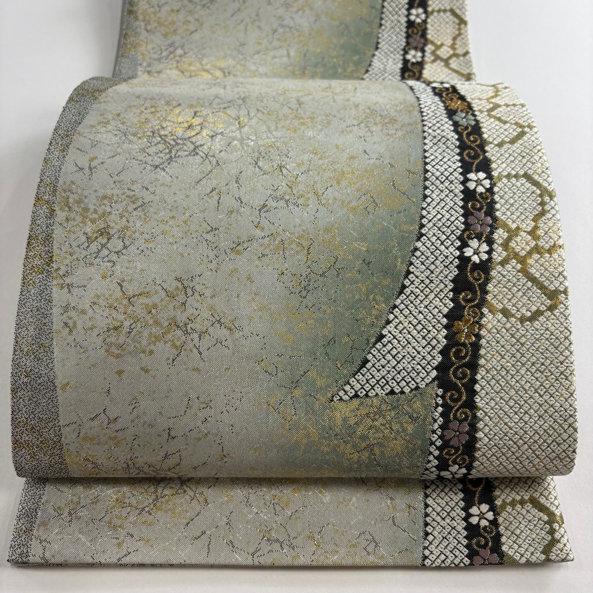 【美品】 袋帶 秀品級 花唐草紋 熨斗紋 金絲 金金箔 銀 六通 純蠶絲