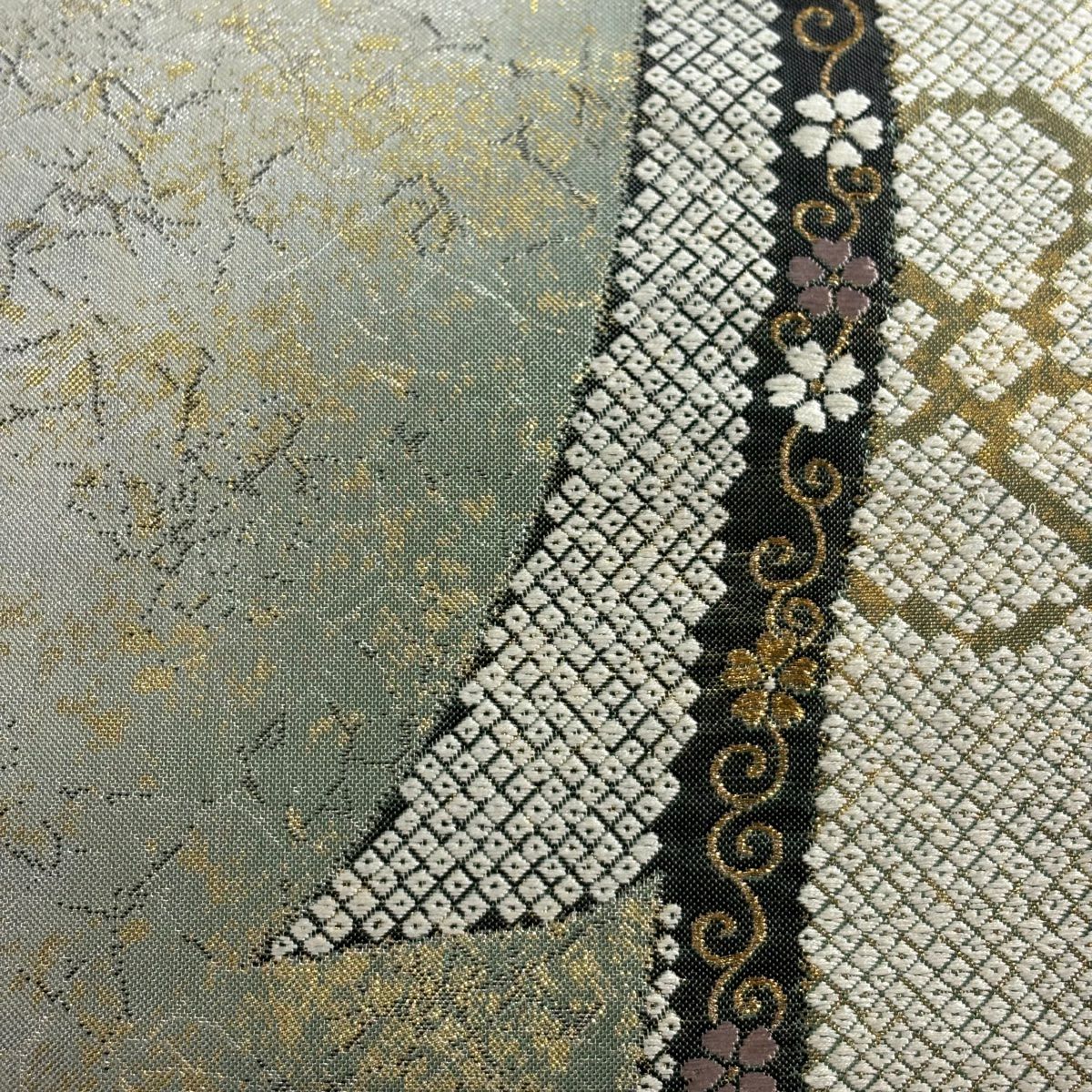 【美品】 袋帶 秀品級 花唐草紋 熨斗紋 金絲 金金箔 銀 六通 純蠶絲