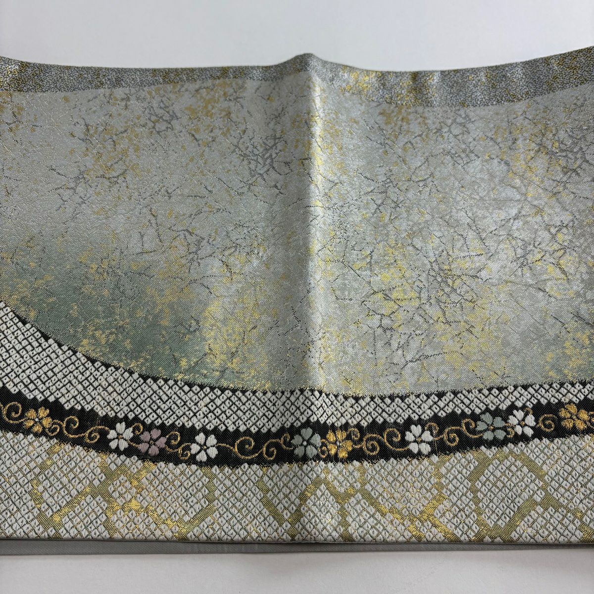 【美品】 袋帶 秀品級 花唐草紋 熨斗紋 金絲 金金箔 銀 六通 純蠶絲