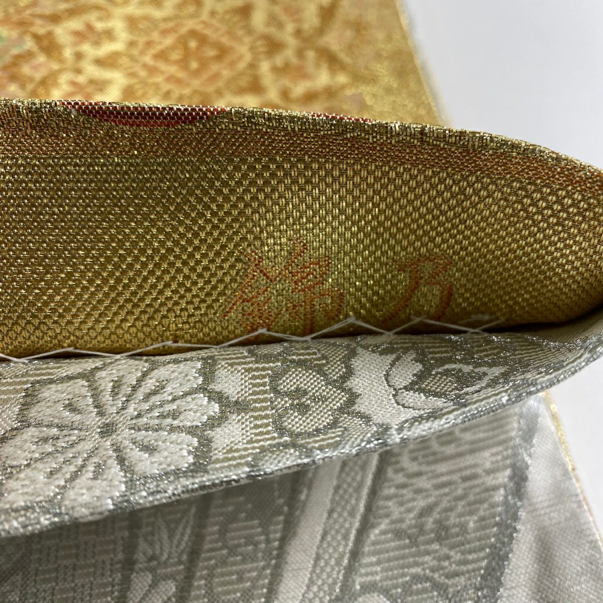 【美品】 袋帶 秀品級 錦乃 華紋 雲文 金絲 金金箔 金色 六通 純蠶絲