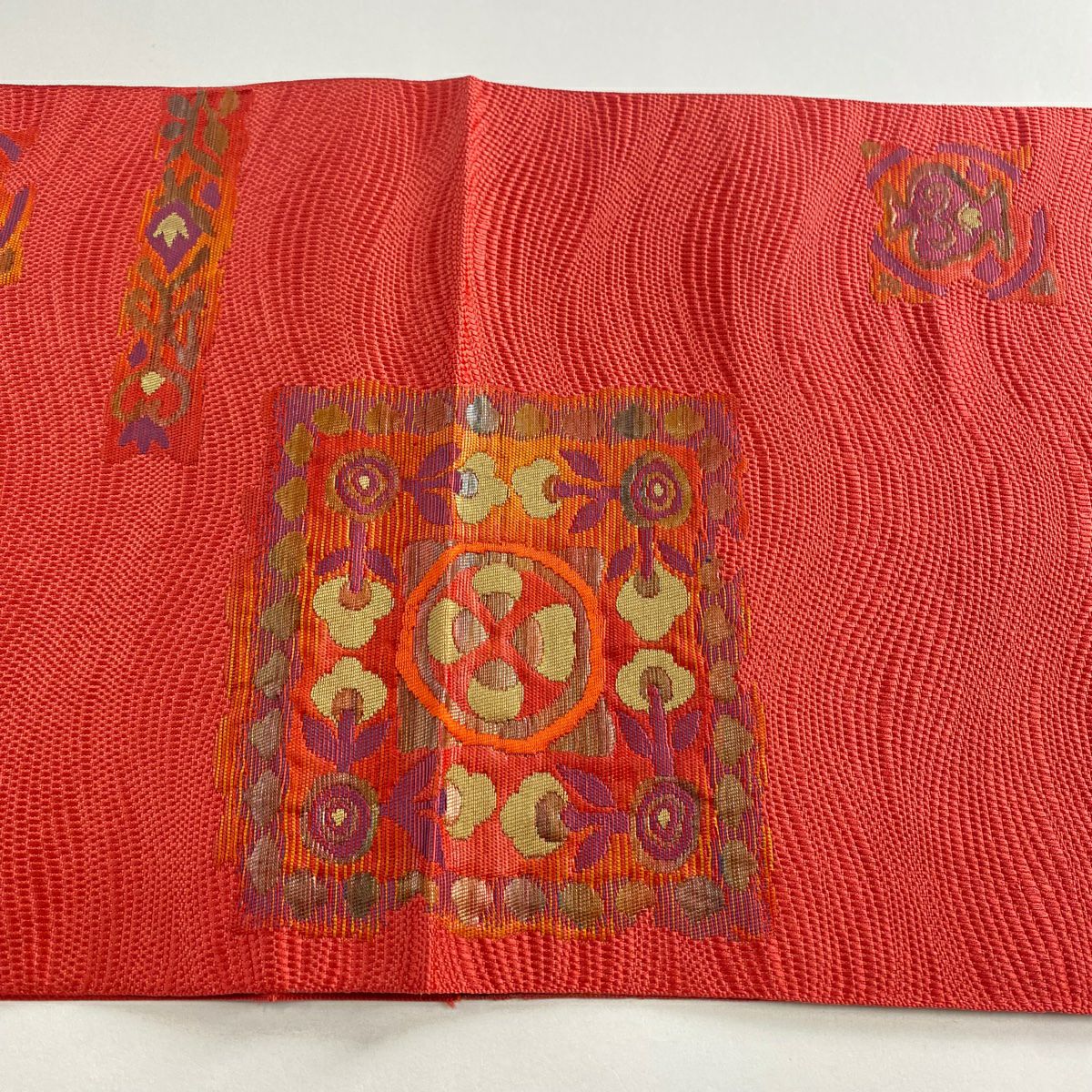 【美品】 名古屋帶 優品級 松樹葉仕立 八寸名古屋帶 紬織織 草花紋紋 幾何學圖案 金金箔 深粉紅 純蠶絲