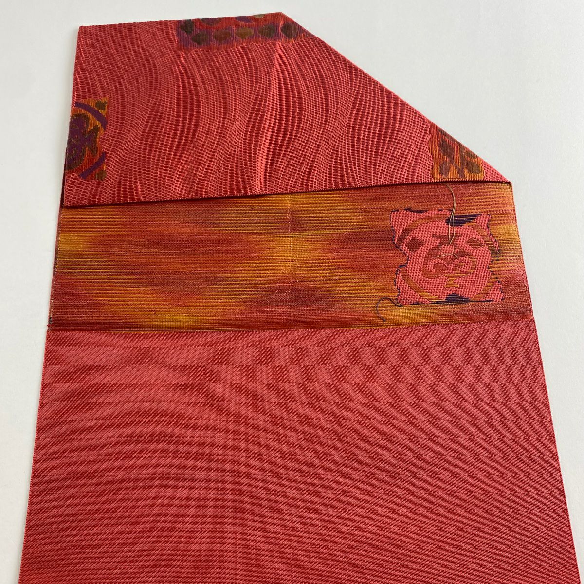 【美品】 名古屋帶 優品級 松樹葉仕立 八寸名古屋帶 紬織織 草花紋紋 幾何學圖案 金金箔 深粉紅 純蠶絲