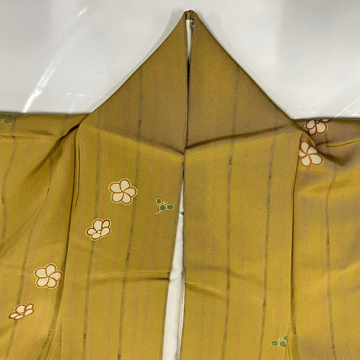 【美品】 小紋 身長151.5cm 袖長64cm M 雙層 梅花 縱條 金彩裝飾 黃土 純蠶絲 秀品級
