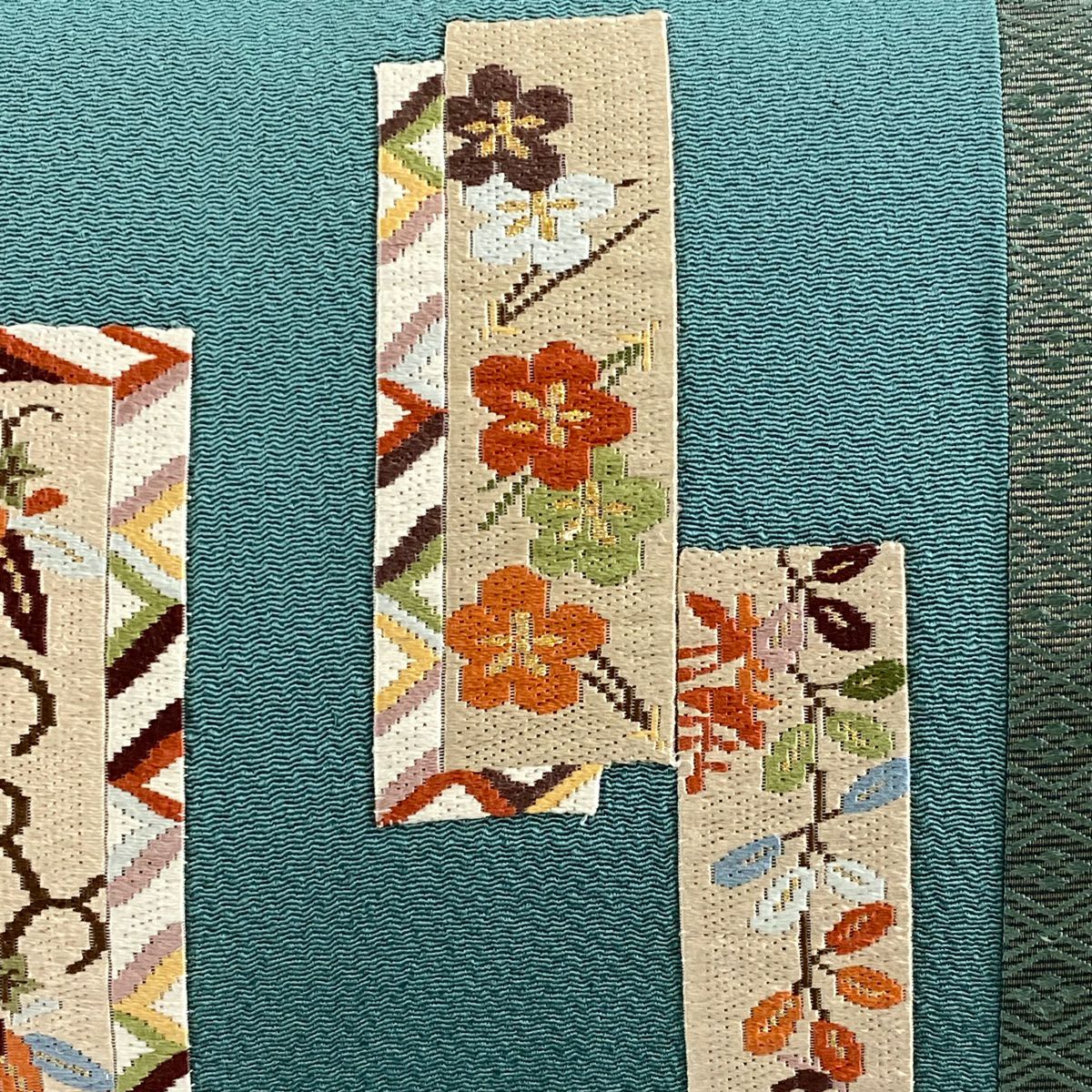 【美品】 袋帶 秀品級 短冊 梅花 花刺繡 金絲 綠色 大鼓圖案 純蠶絲