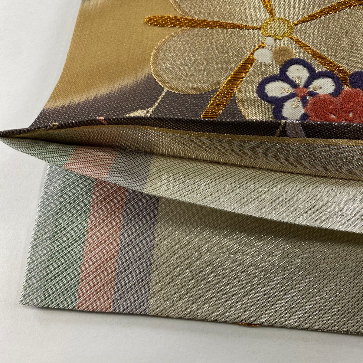 【美品】 袋帶 秀品級 草花紋紋 流水 金銀彩 金金箔 米色 六通 純蠶絲