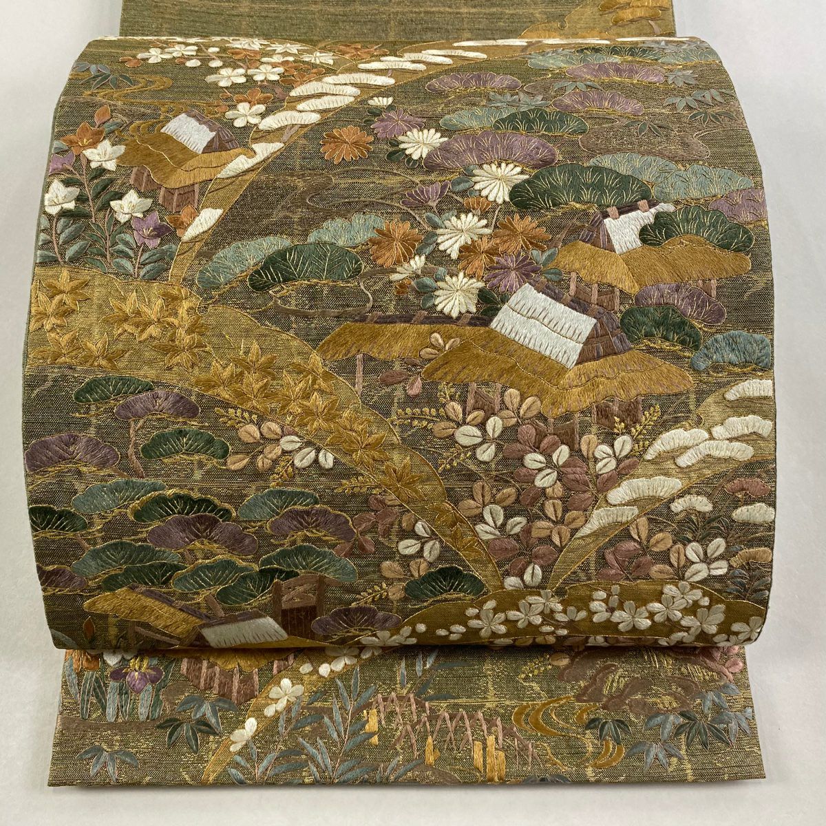 【美品】 袋帶 逸品級 建築 松樹竹子梅花 刺繡 金絲 金色 大鼓圖案 純蠶絲