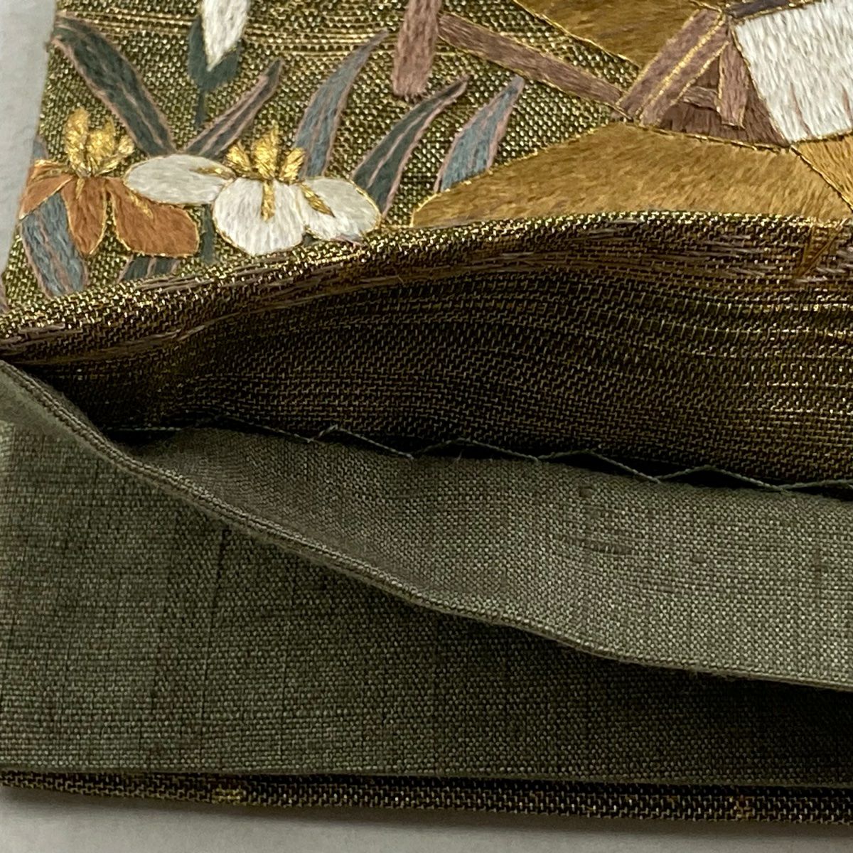 【美品】 袋帶 逸品級 建築 松樹竹子梅花 刺繡 金絲 金色 大鼓圖案 純蠶絲